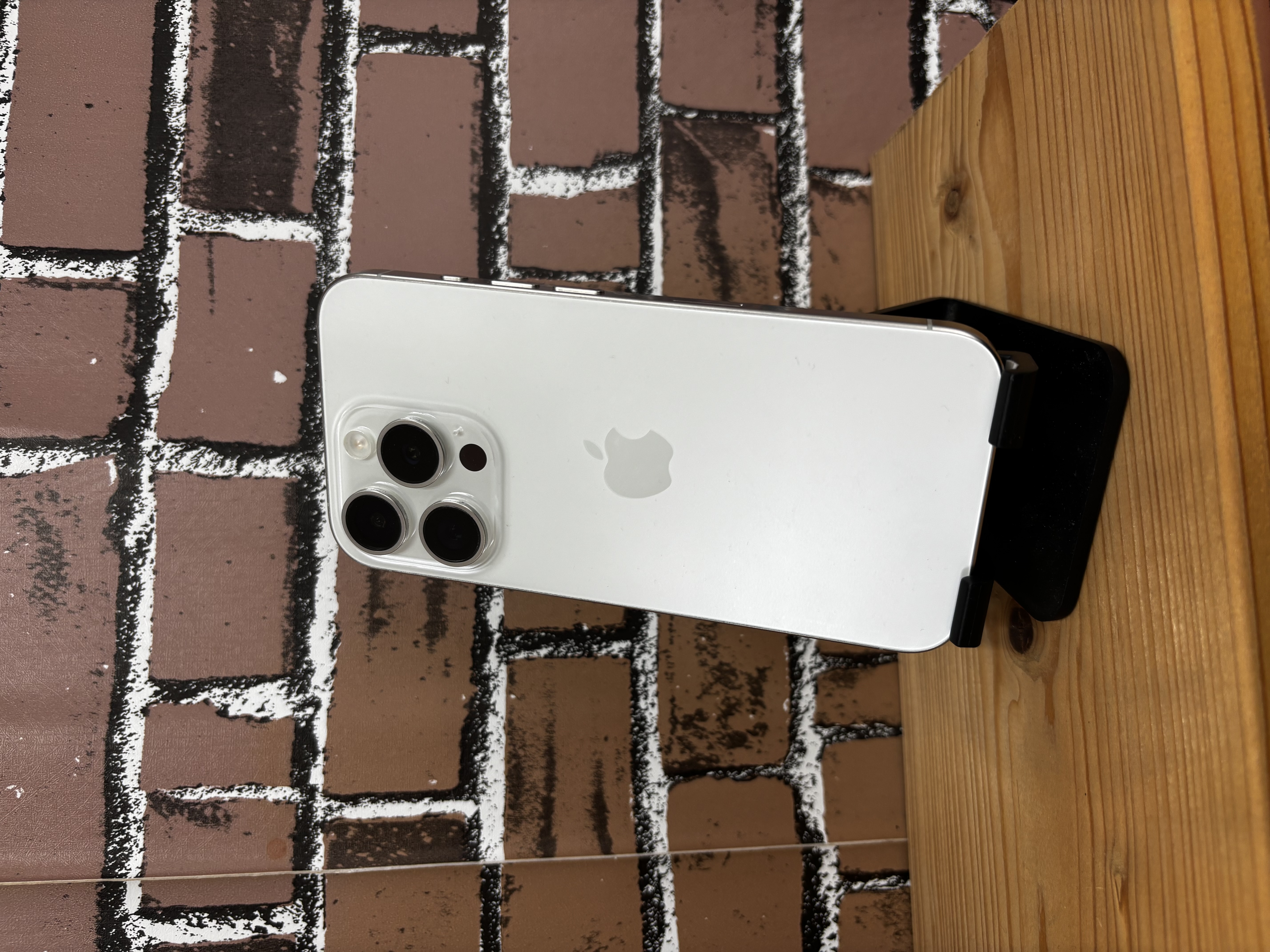 iPhone15 Pro  128GB ホワイトチタニウム docomo○ 【石垣店】
