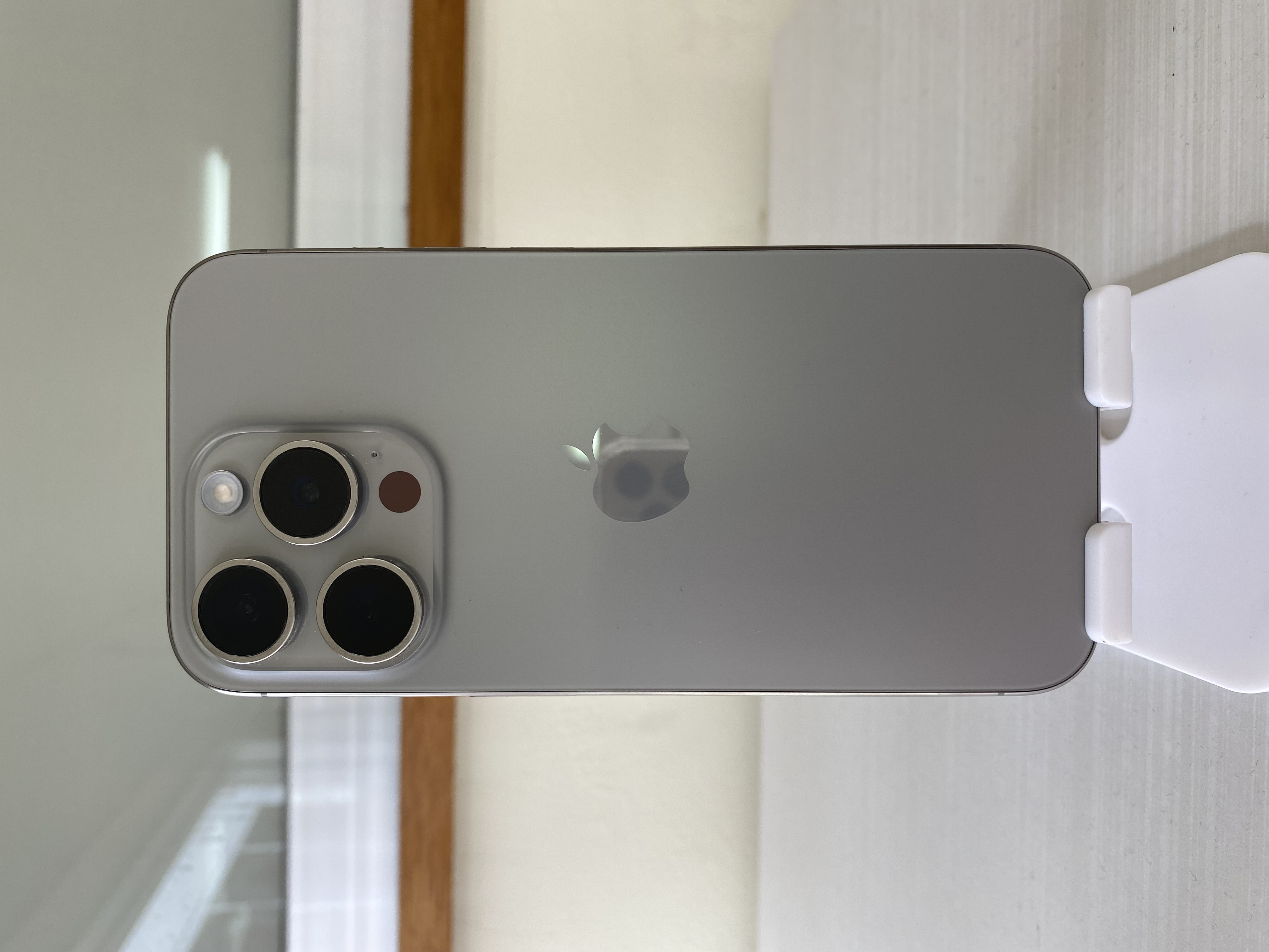 iPhone15pro 128GB ナチュラルチタニウム au△ 【那覇店】