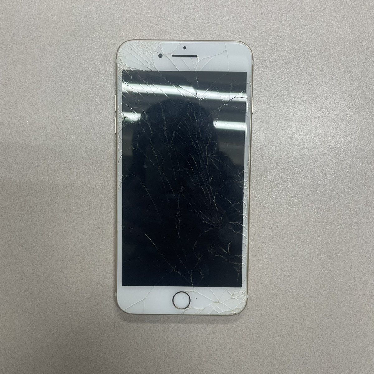 iPhone 7 ゴールド ジャンク品 【石垣店】