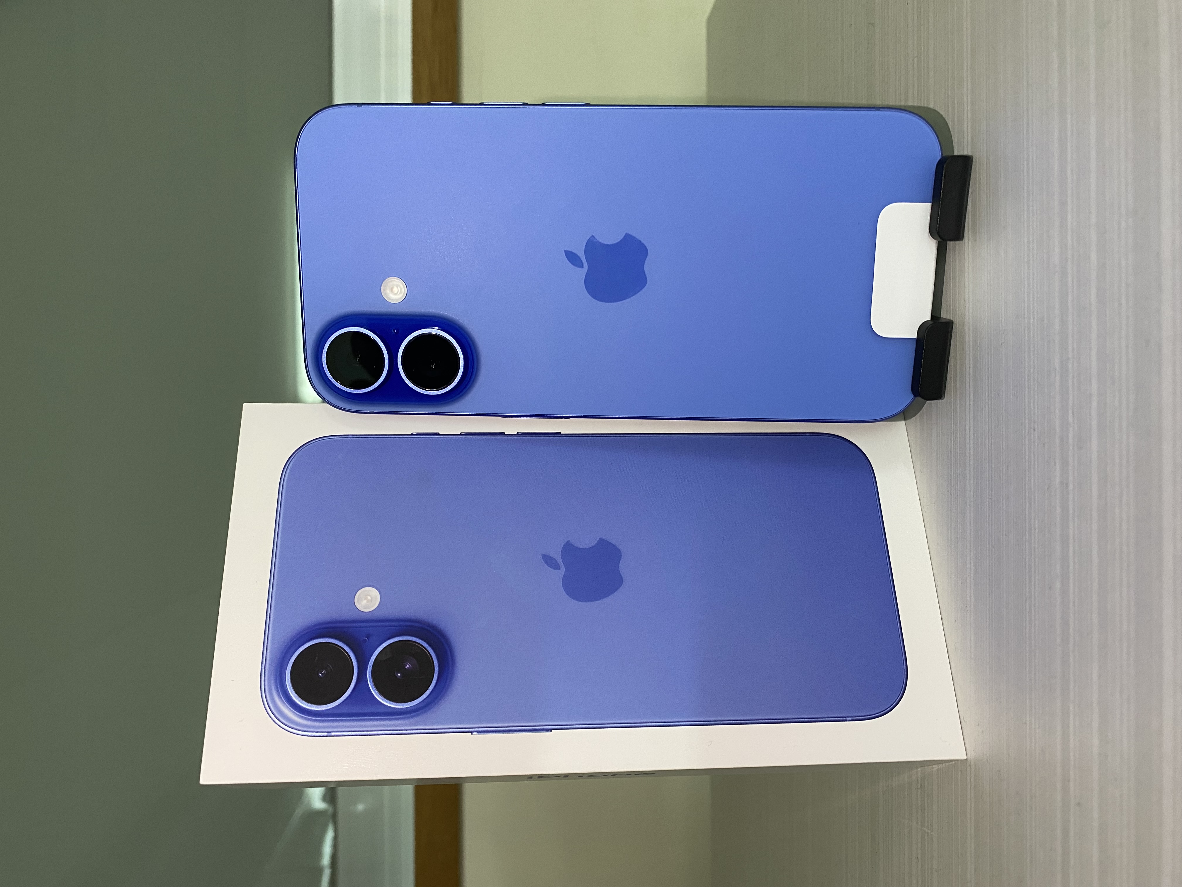 iPhone16 128GB ウルトラマリン au△ 【浦添店】