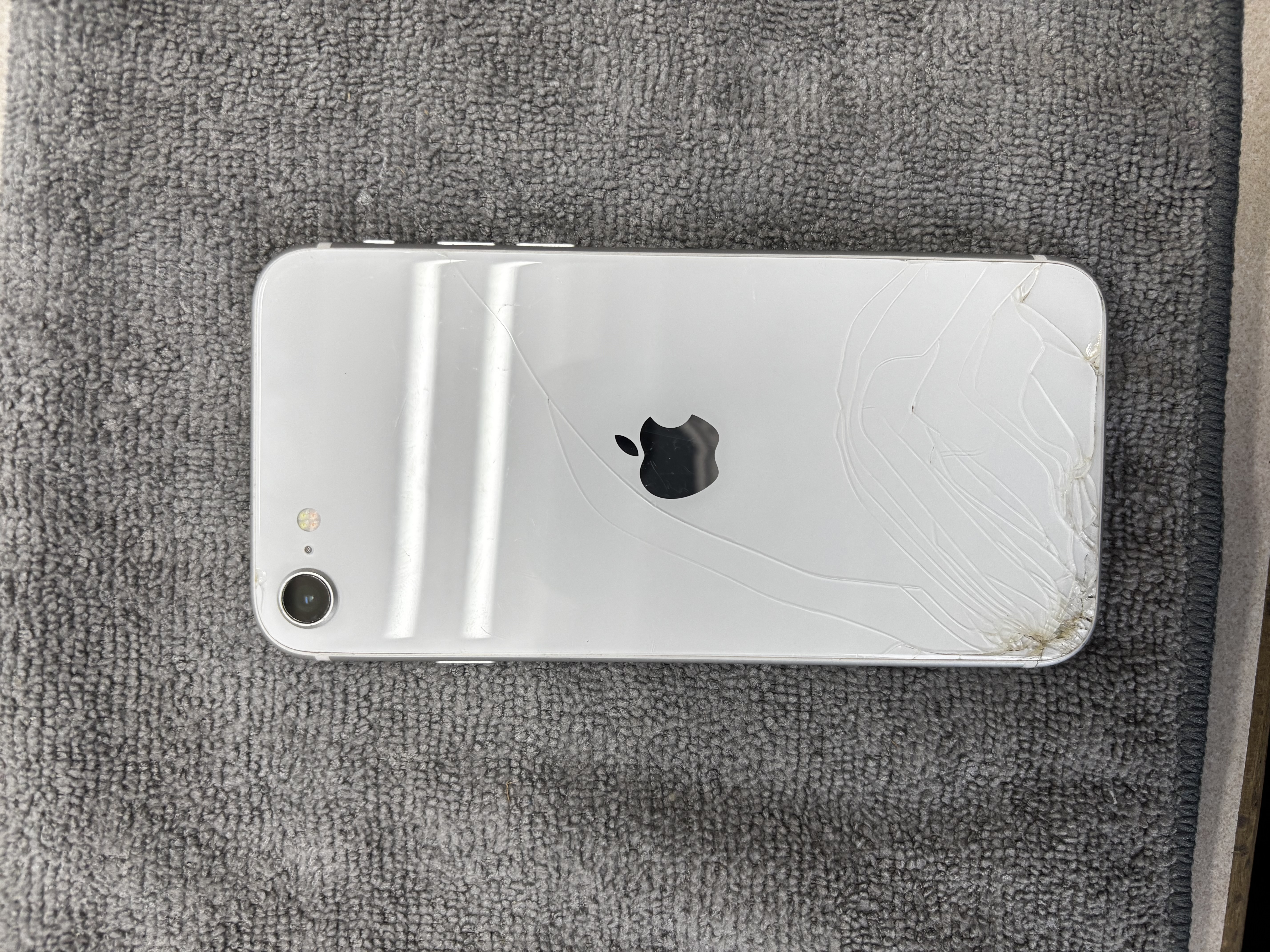 【iPhoneSE2】買取 128GB | ホワイト　《石垣店》