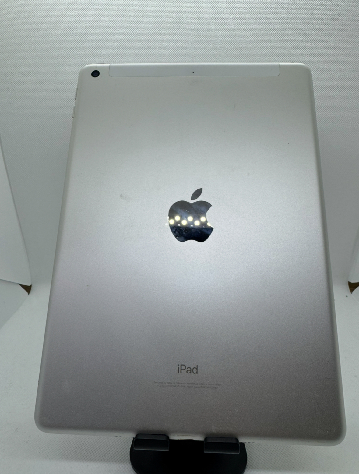 iPad 6 32GB シルバー au ◯ 【浦添店】