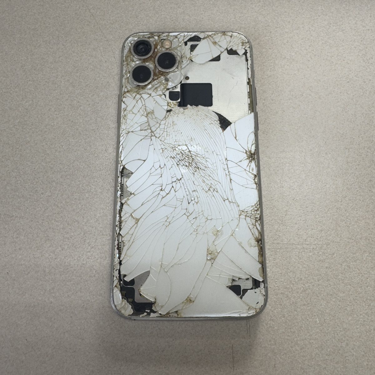 iPhone 11Pro シルバー ジャンク品 【石垣店】