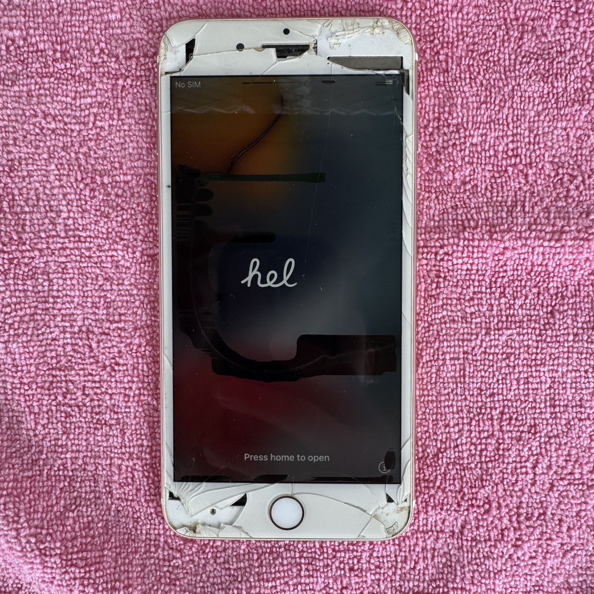 iPhone7 ゴールド　ジャンク品【宮古店】