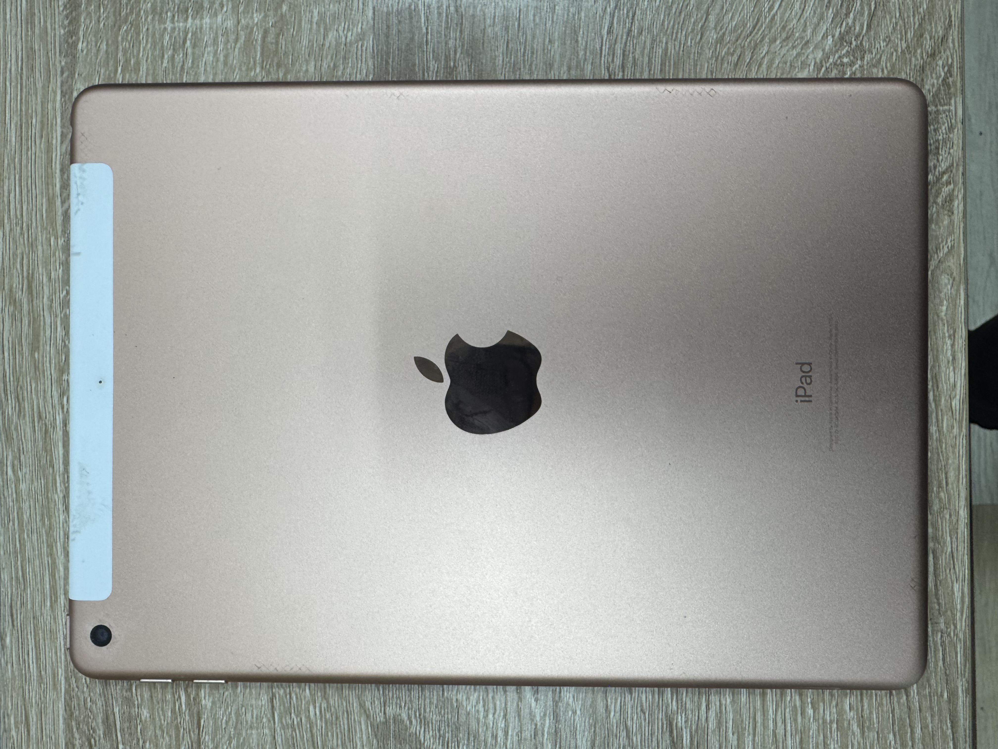 iPad 第6世代 Wi-Fiモデル 128GB ゴールド 【石垣店】