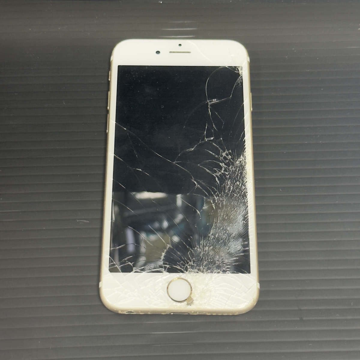 【iPhone7】買取 ジャンク品  | ゴールド　《石垣店》