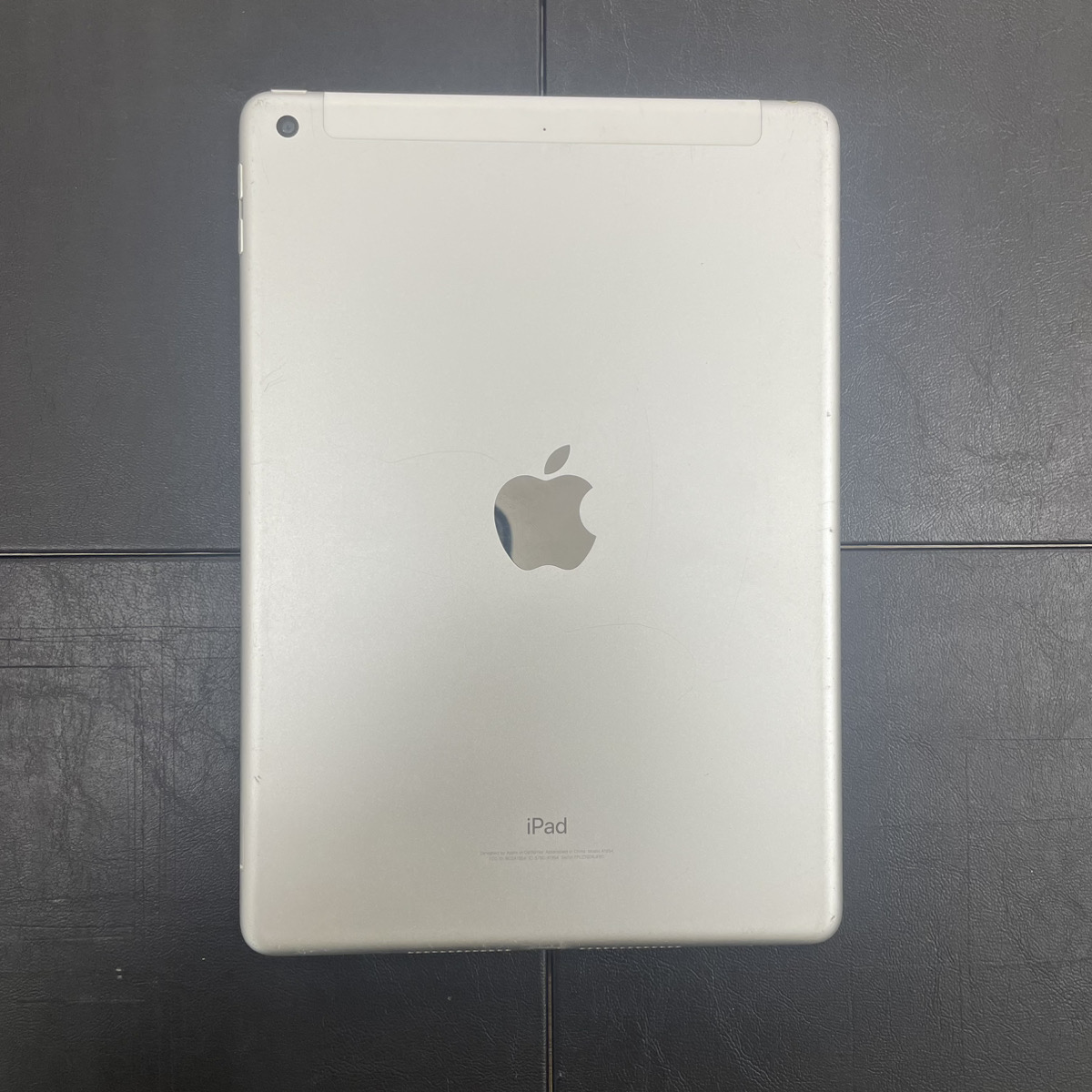 iPad 6 シルバー 32GB docomo ⚪︎　【宮古店】