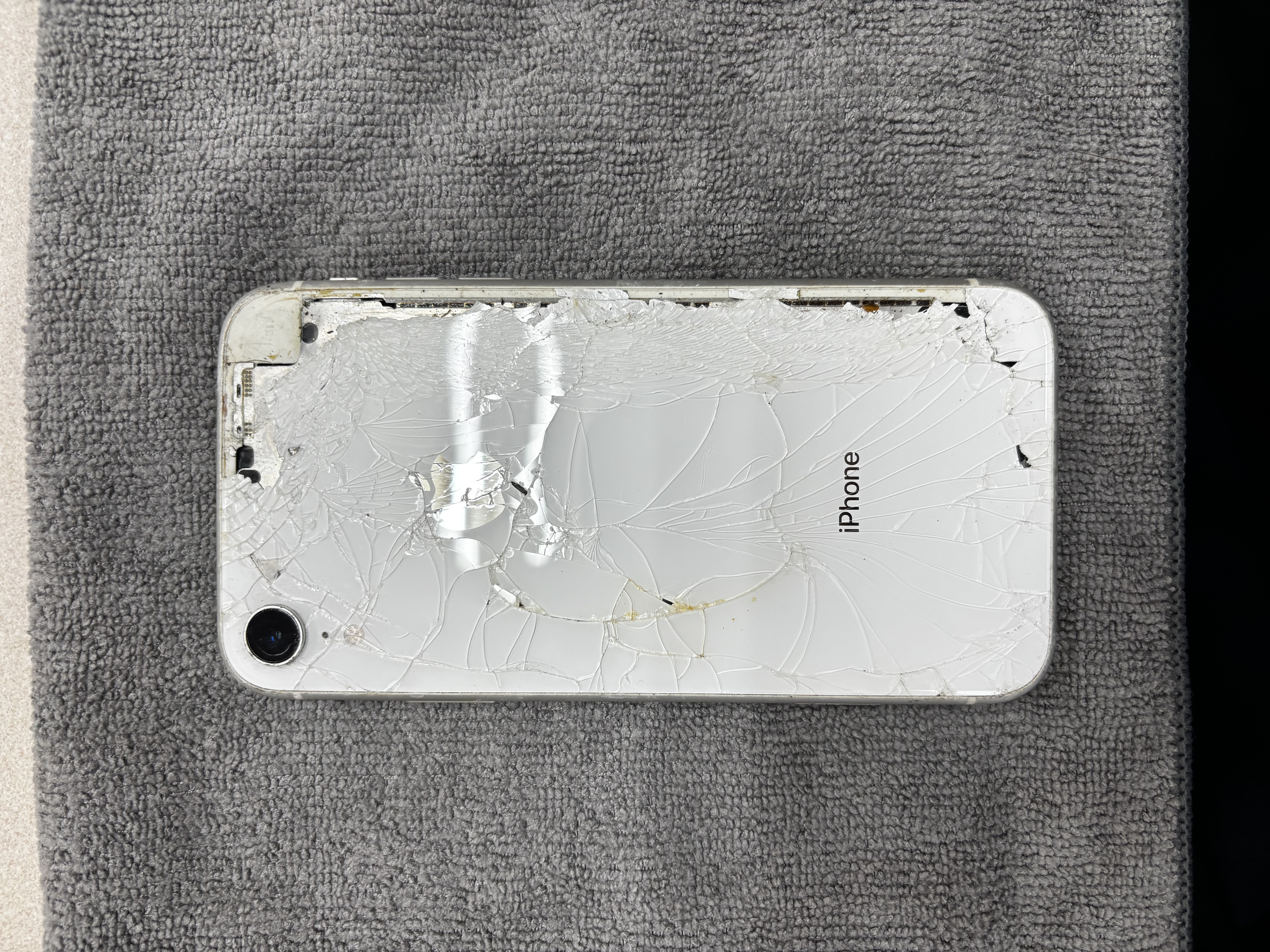 iPhone XR  128GB ホワイト docomo ○ 【石垣店】