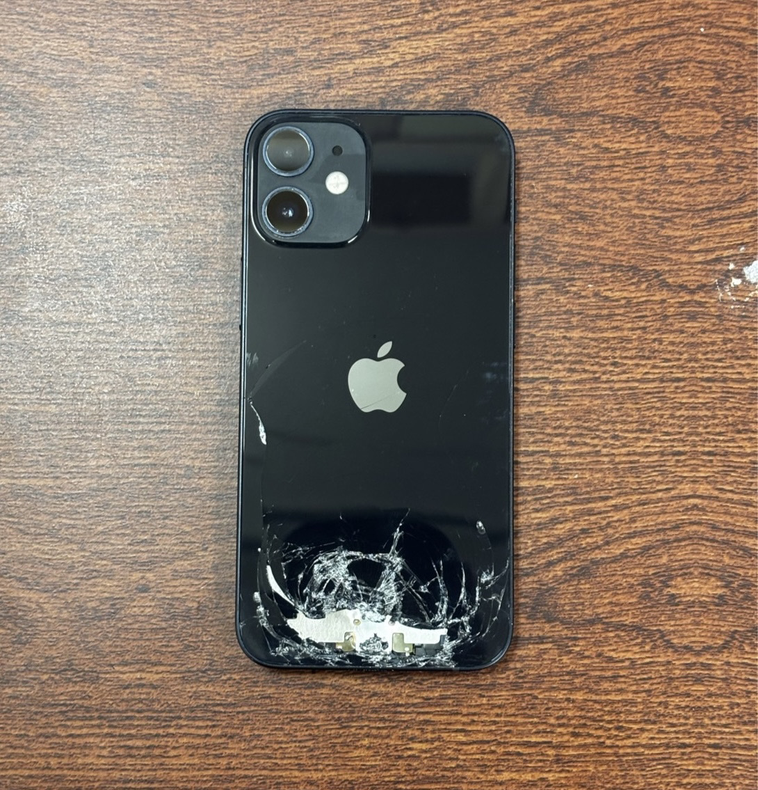 iPhone 12 64GB ブラック docomo ○ 【石垣店】